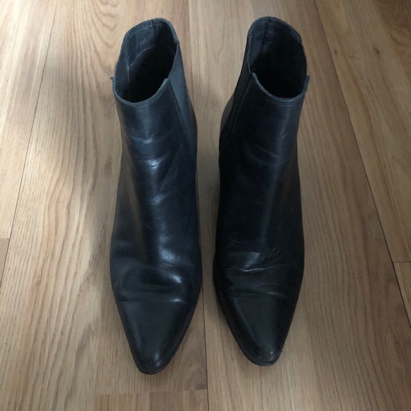 (SOLD) Urban Outfitters Black Pola Leather Chelsea Boot - Picture 4 of 8
